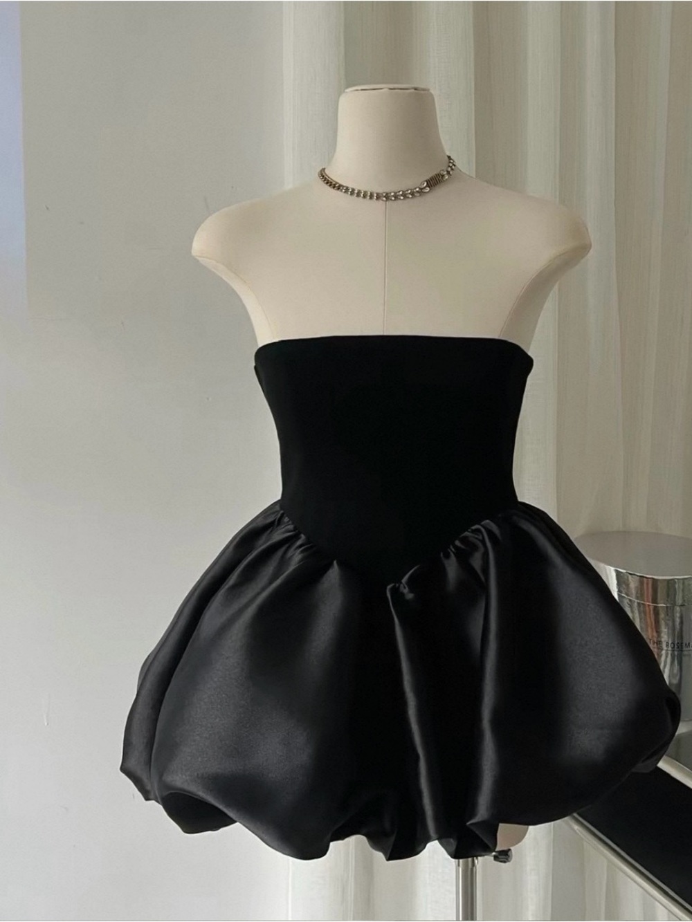 Bubble hem black tube top NWOT